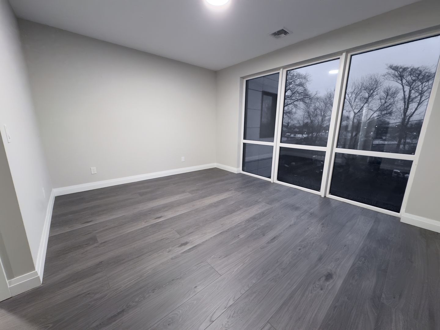 Mineola Apartment: 101 Searing Ave