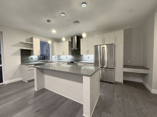 1 Bedroom 1 Bathroom w/Bonus Den