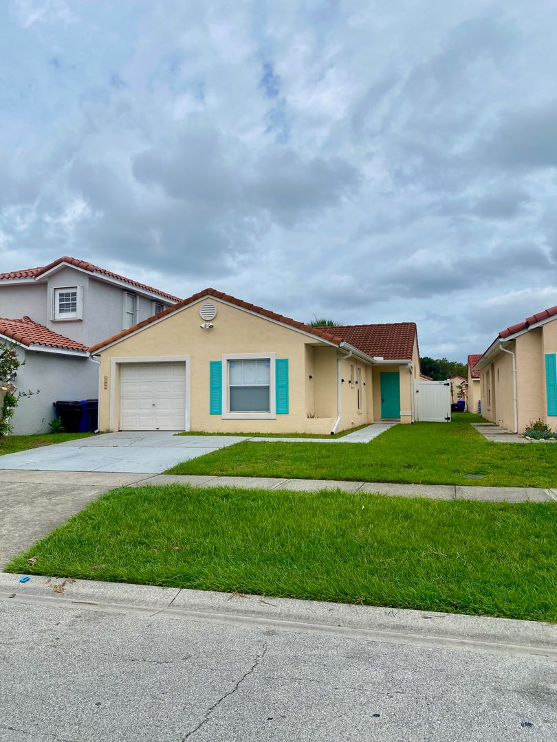 Kissimmee House: 2298 Santa Lucia St