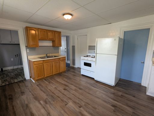 2 Bed/1 Bath w/ Washer/Dryer Hookups!