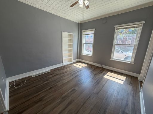 3 Bed/1 Bath w/ Shared Yard in Quiet Cohoes Neighborhood!