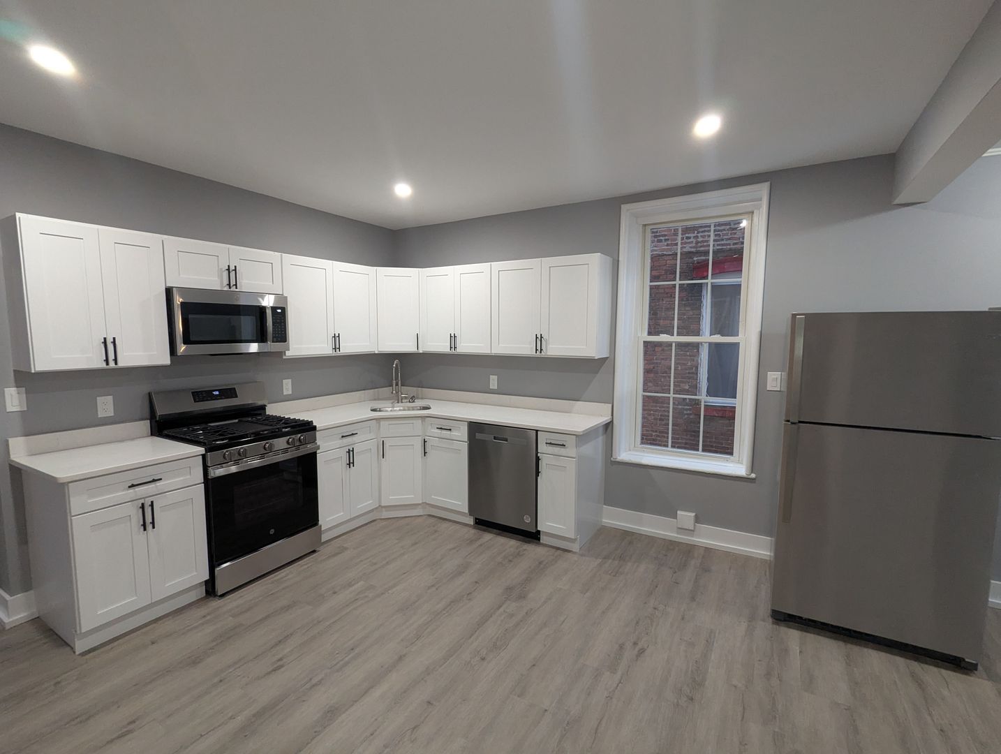 Cohoes Apartment: 9 Cataract Street