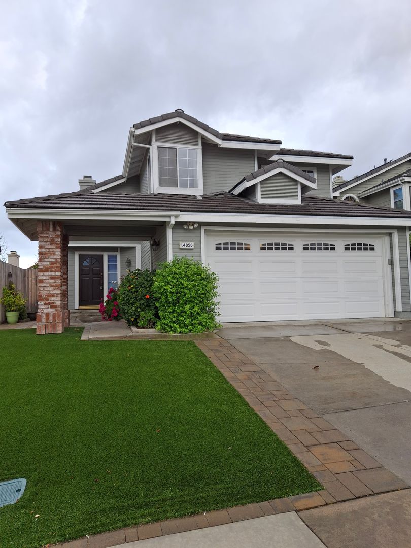 San Diego House: 14858 Heather Glen Way