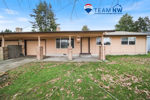Move in ready! 3 bedroom 1.5 bath in great location! Easy JBLM commute! – photo 1