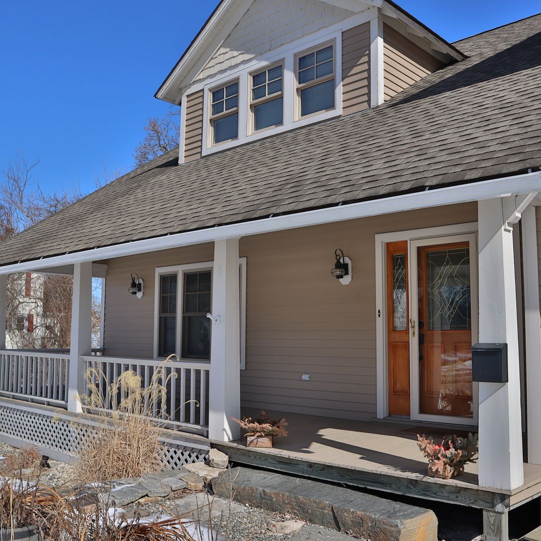 Griswold Apartment: 192 Slater Ave