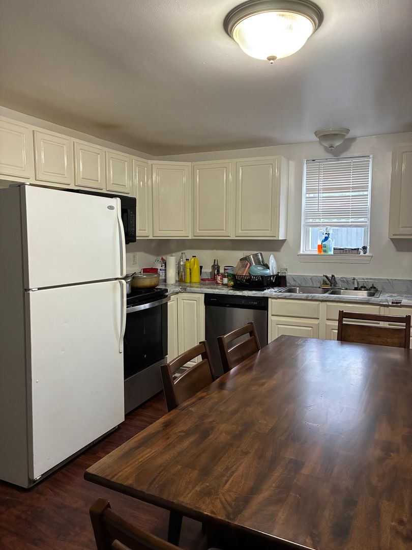 Norwich Apartment: 11-25 Taftville-Occum Rd