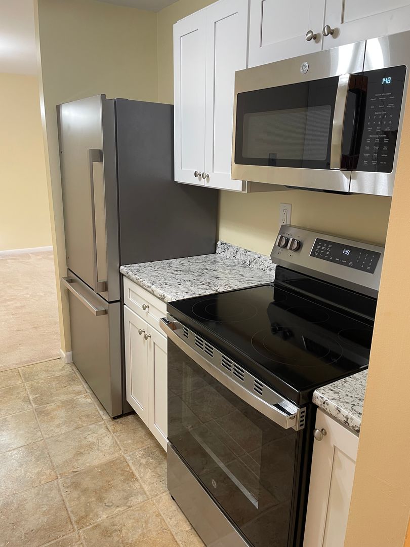 New London Condo: 57 Westridge Rd #B9