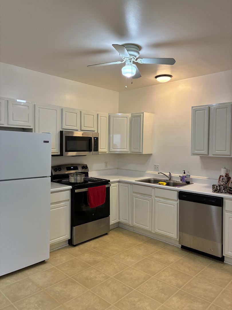 Norwich Apartment: 11-25 Taftville-Occum Rd