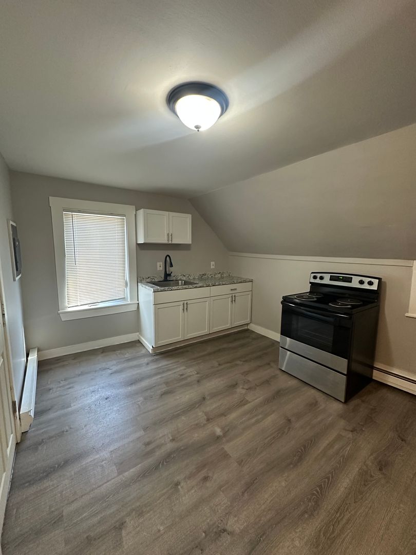 Augusta Apartment: 37 Washington St.