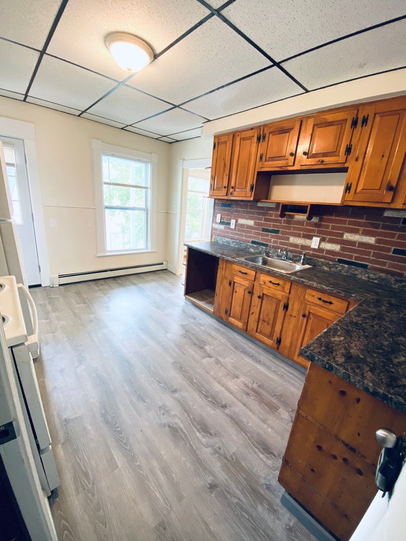 Augusta Apartment: 33 Bangor St.