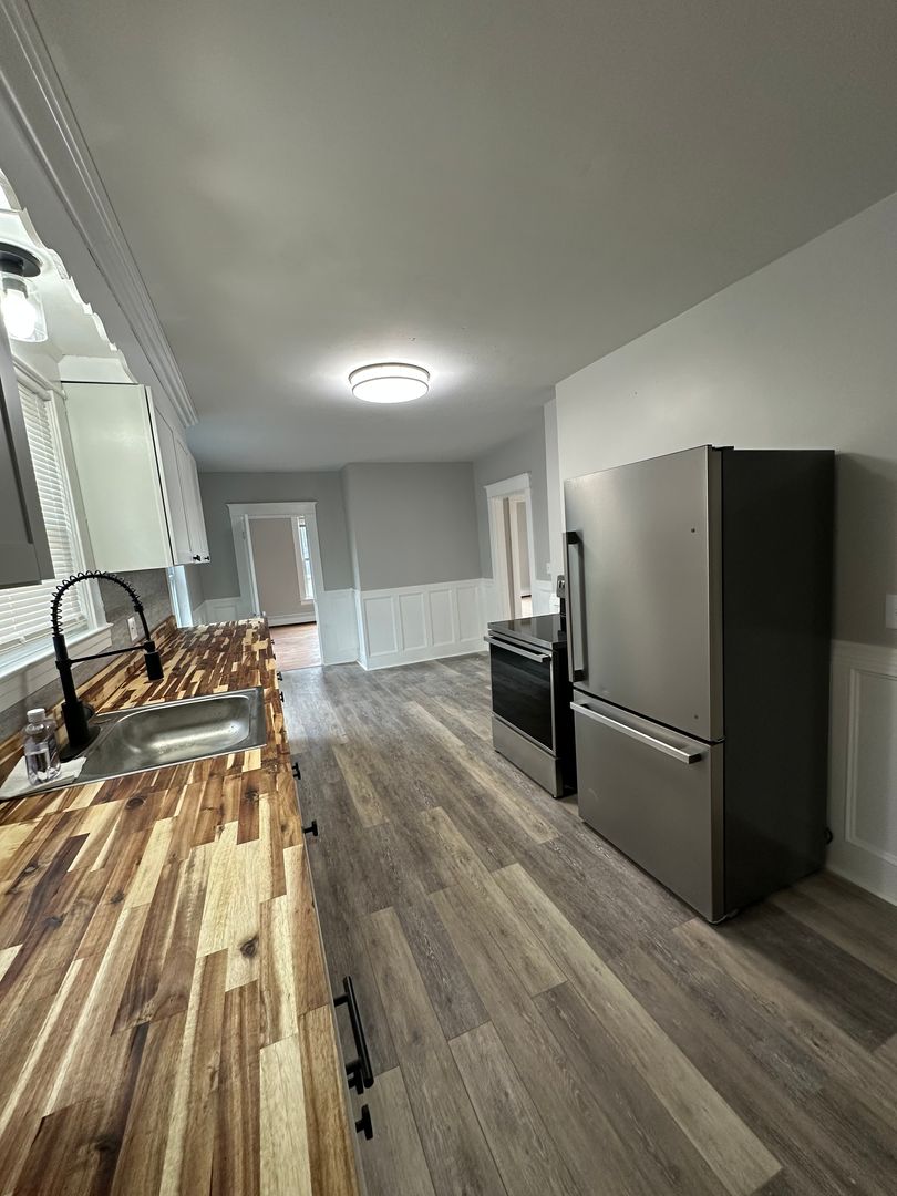 Augusta Apartment: 69 Washington St.