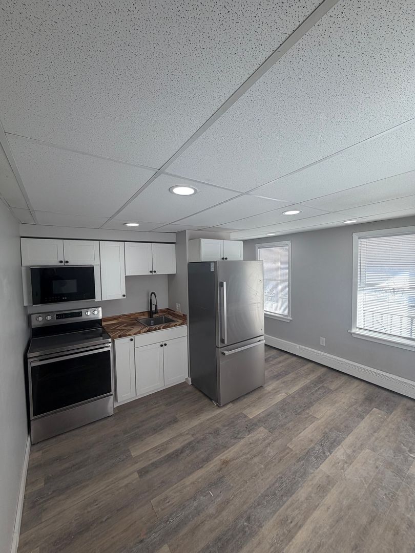 Hallowell Apartment: 61 Water Street