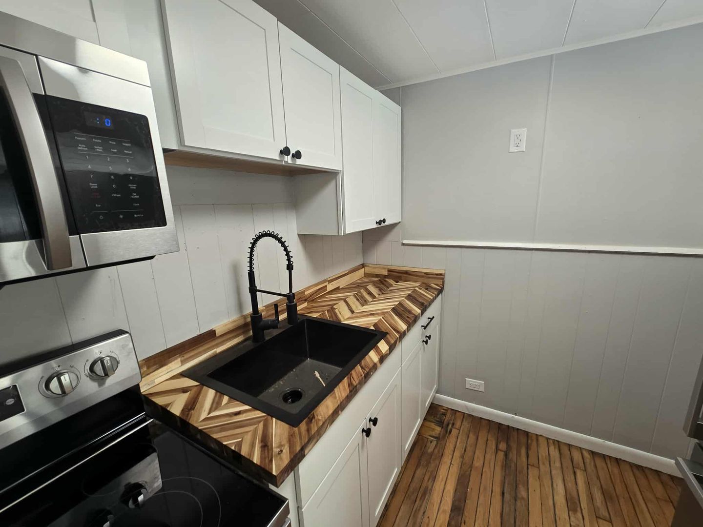Farmingdale Apartment: 44 Sheldon Street
