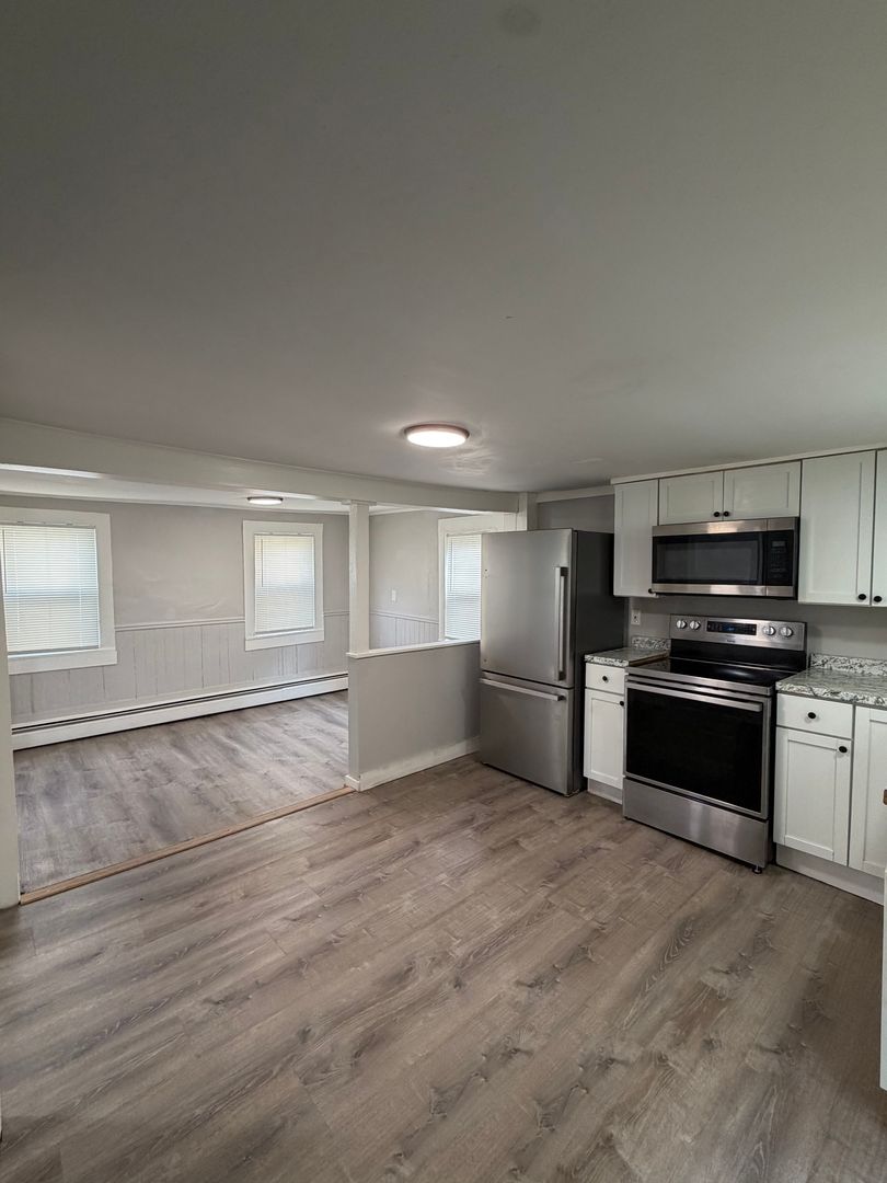 Augusta Apartment: 4 Stewart Ln.