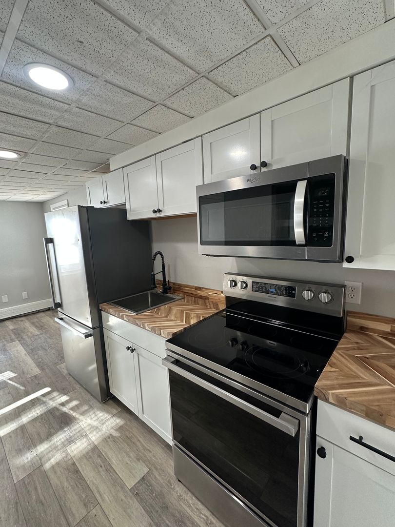 Hallowell Apartment: 61 Water Street