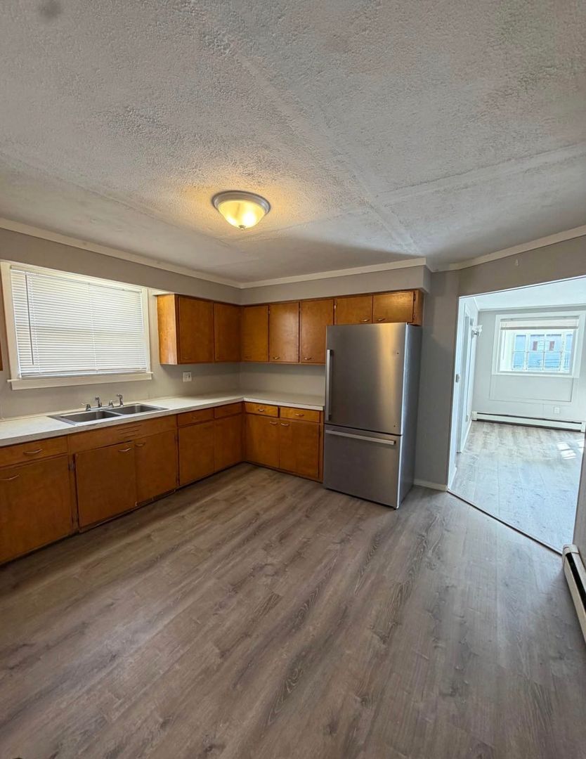 Augusta Apartment: 85 Bridge St.