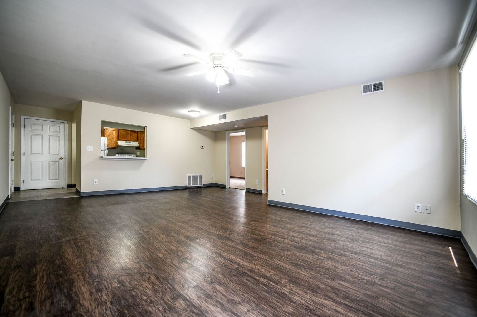 LaGrange Apartment: 150 W Lee St.