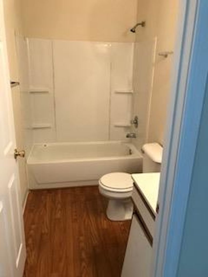 LaGrange Apartment: 150 W Lee St.