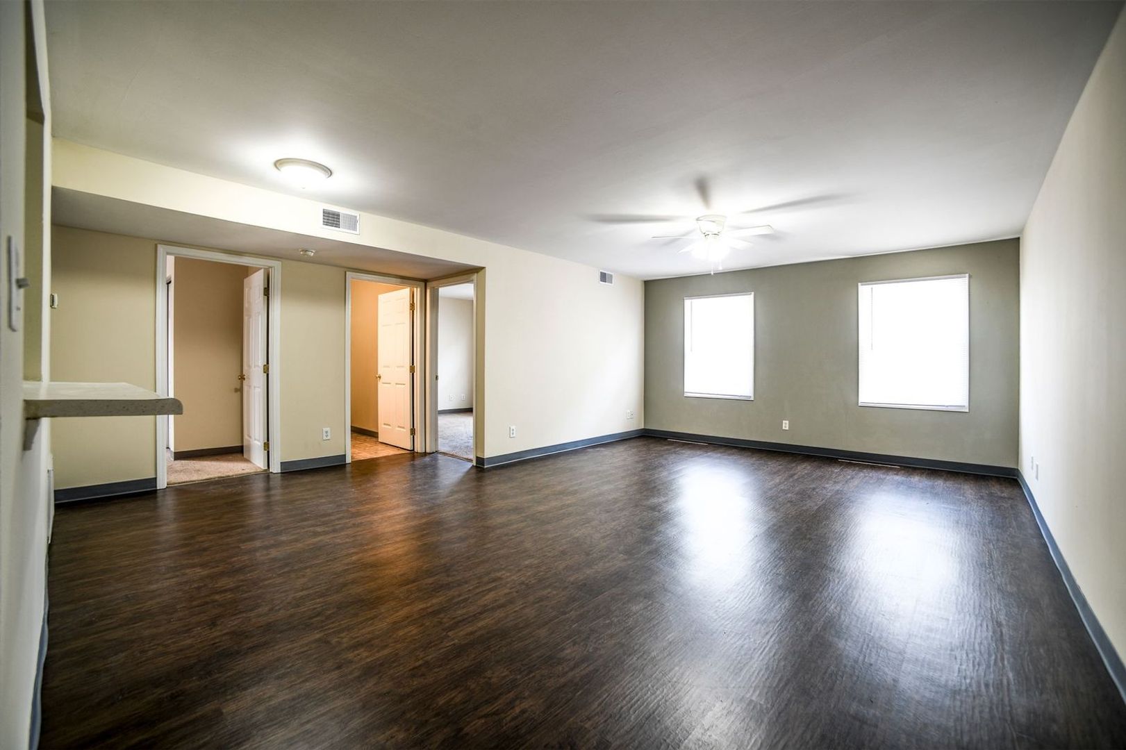 LaGrange Apartment: 150 W Lee St.