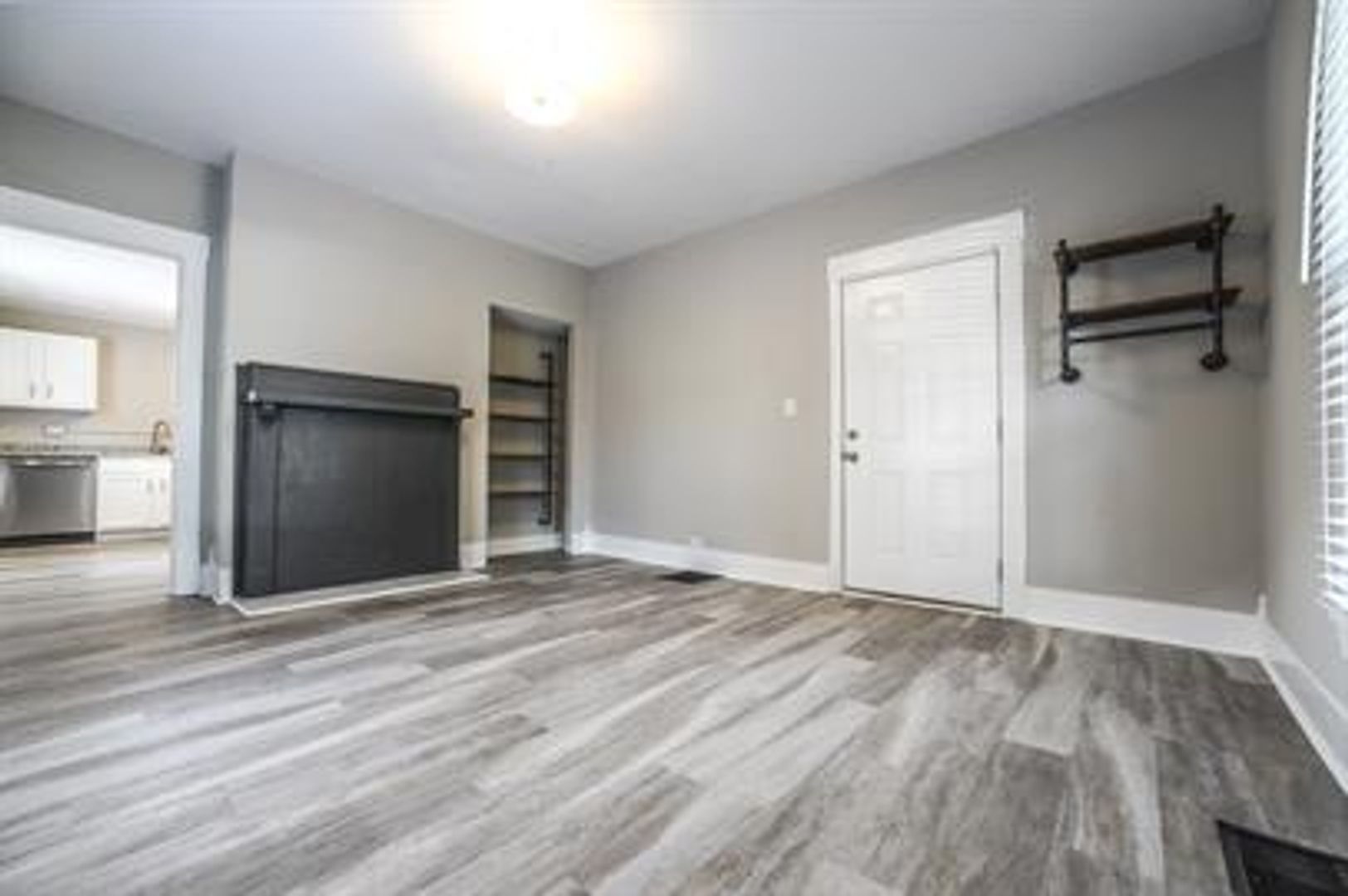 La Grange Apartment: 104 East Madison Street