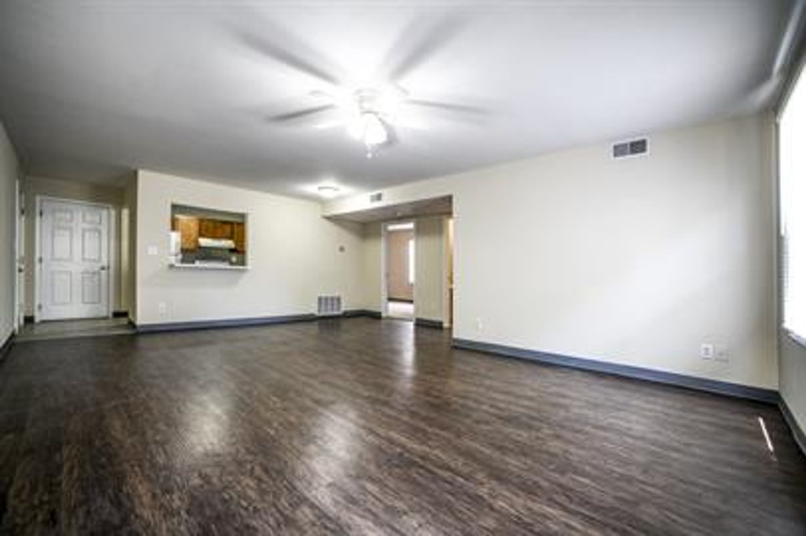 LaGrange Apartment: 150 W Lee St. - 5