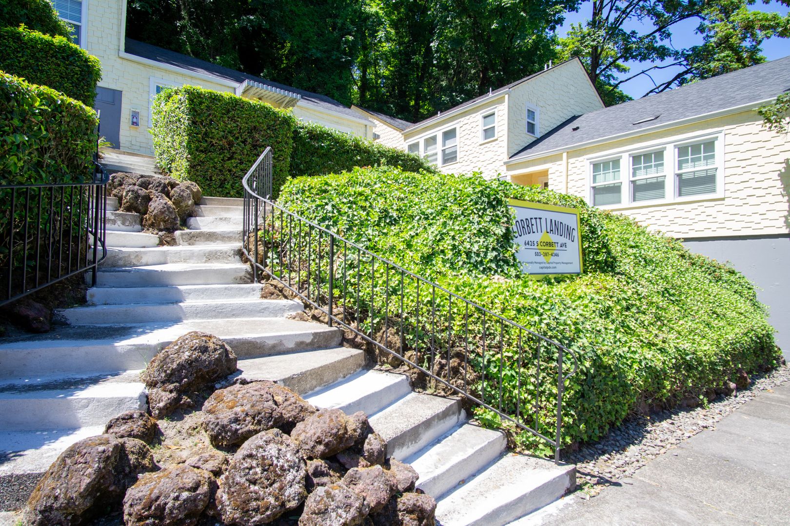 Portland Apartment: 6425 S Corbett Ave #9