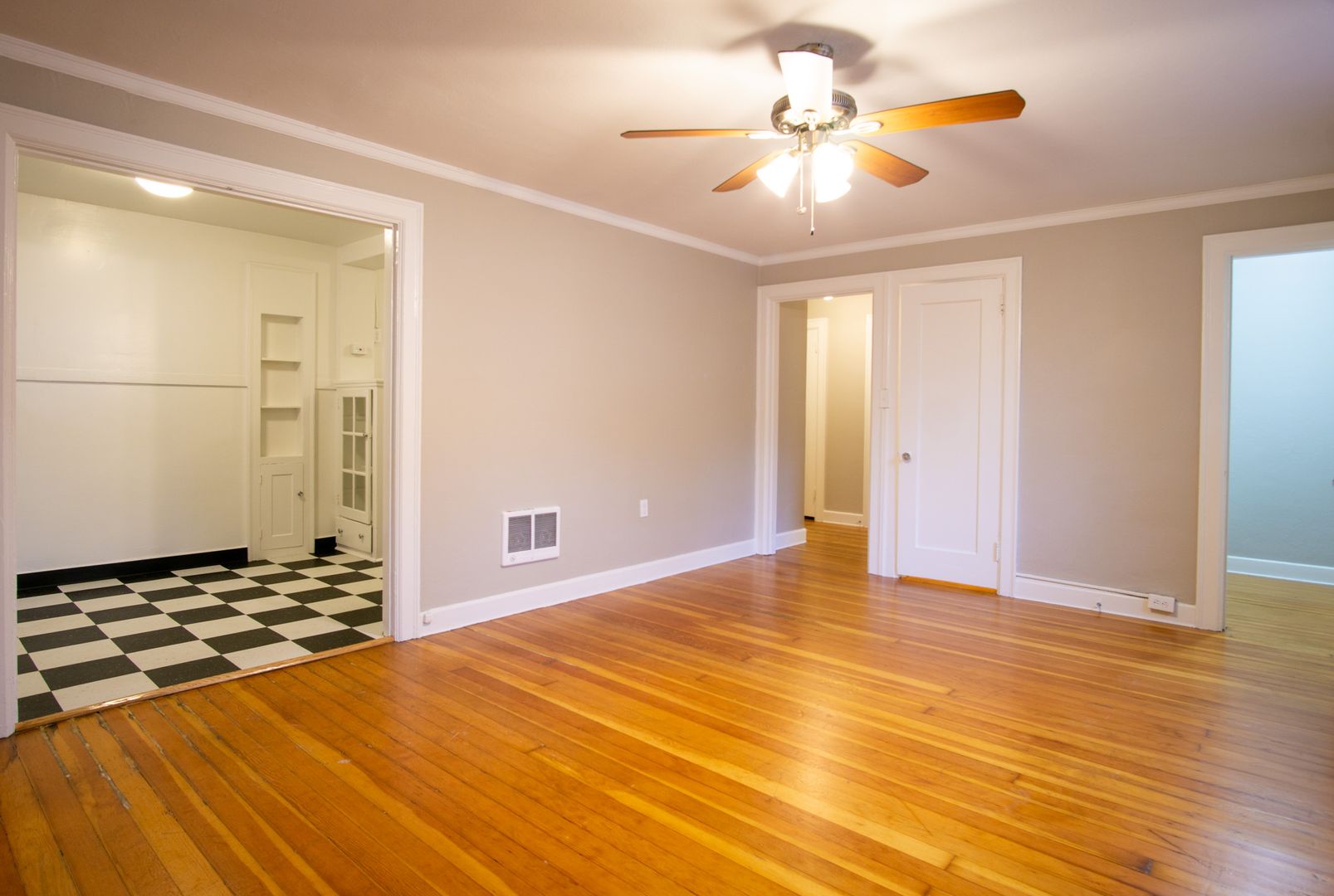 Portland Apartment: 1638 SE 12th Ave. #02