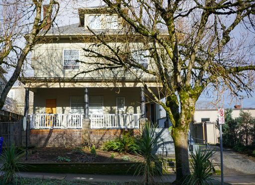 HALF OFF RENT! Private Single Room w/Shared Bath in NW Portland! – photo 1