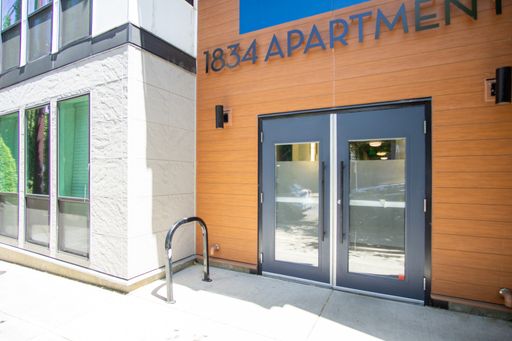Stylish 1-Bedroom w/ Washer-Dryer, AC, & Dishwasher! – photo 1