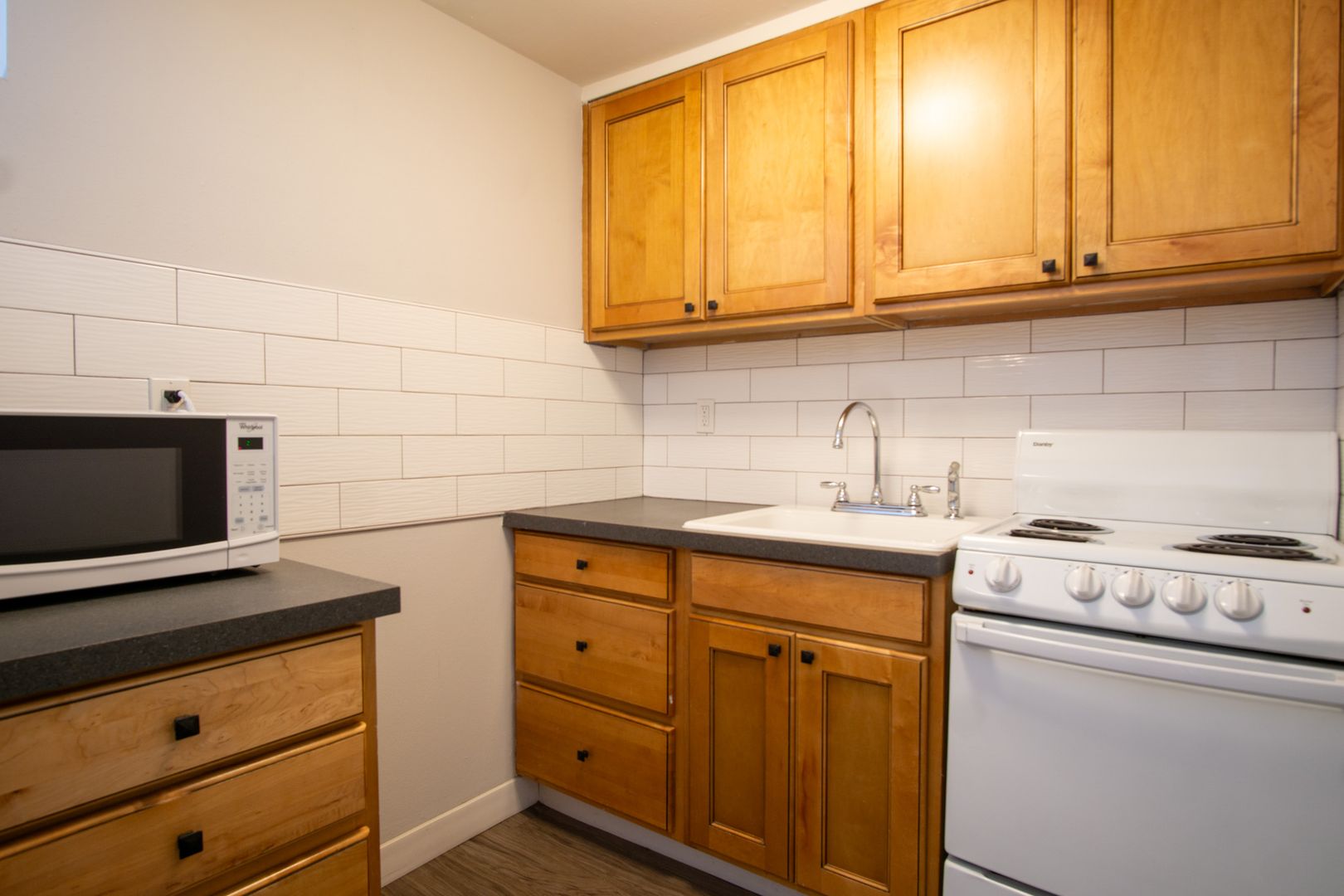 Mid-Century-Nicely Renovated 1 Bdr + Pet friendly! 11 of 12