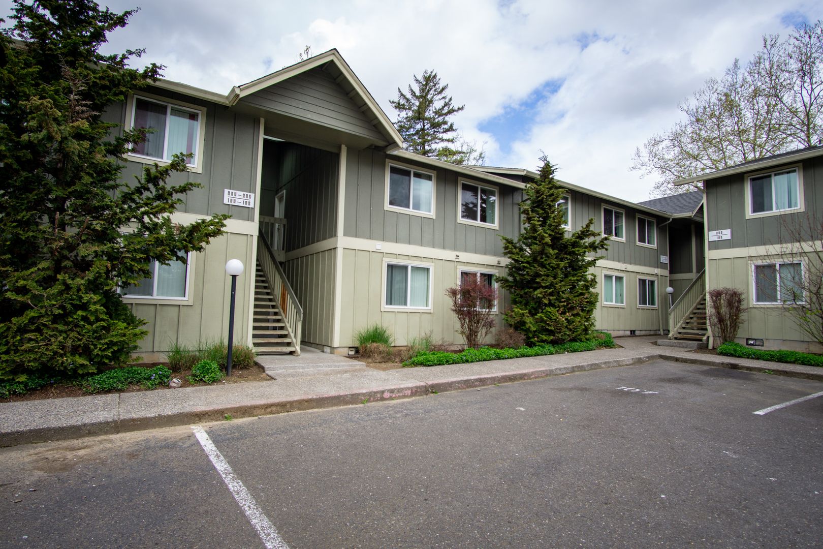 Gresham Apartment: 2628 NE Red Sunset Dr