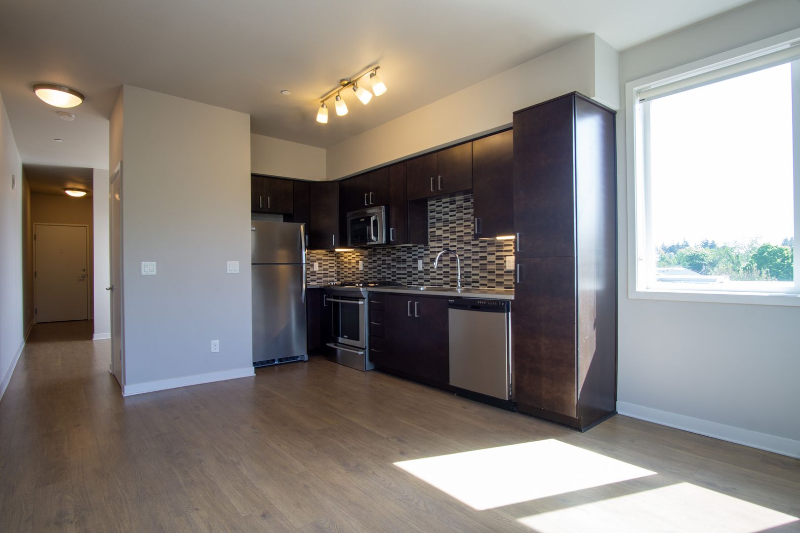 Portland Apartment: 2250 NE Glisan St #410