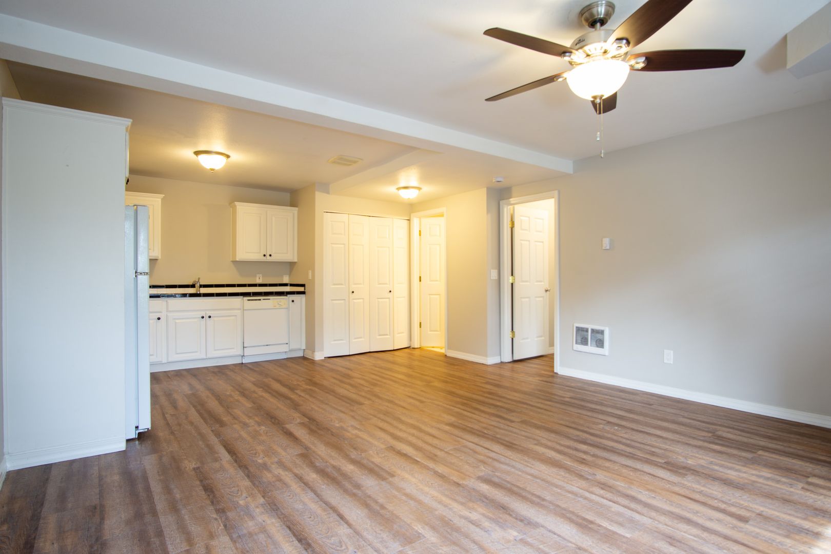 Portland Apartment: 5025 S Corbett Ave