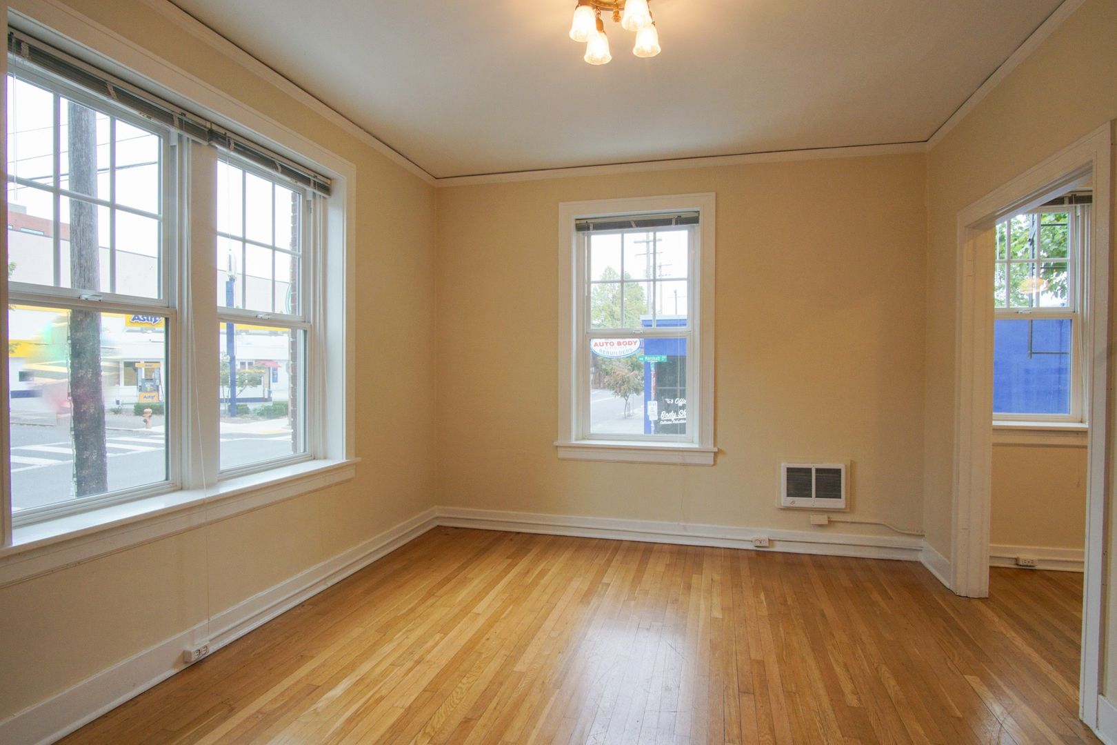 Portland Apartment: 1034 NW 21st Ave #5