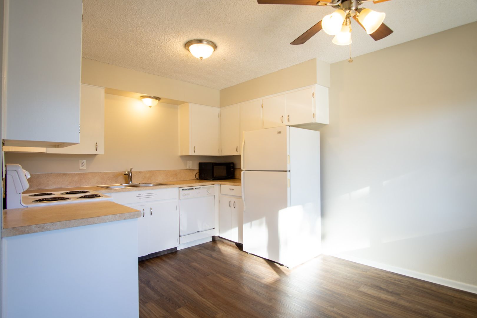 Portland Apartment: 3725 SE Rhine St #A6