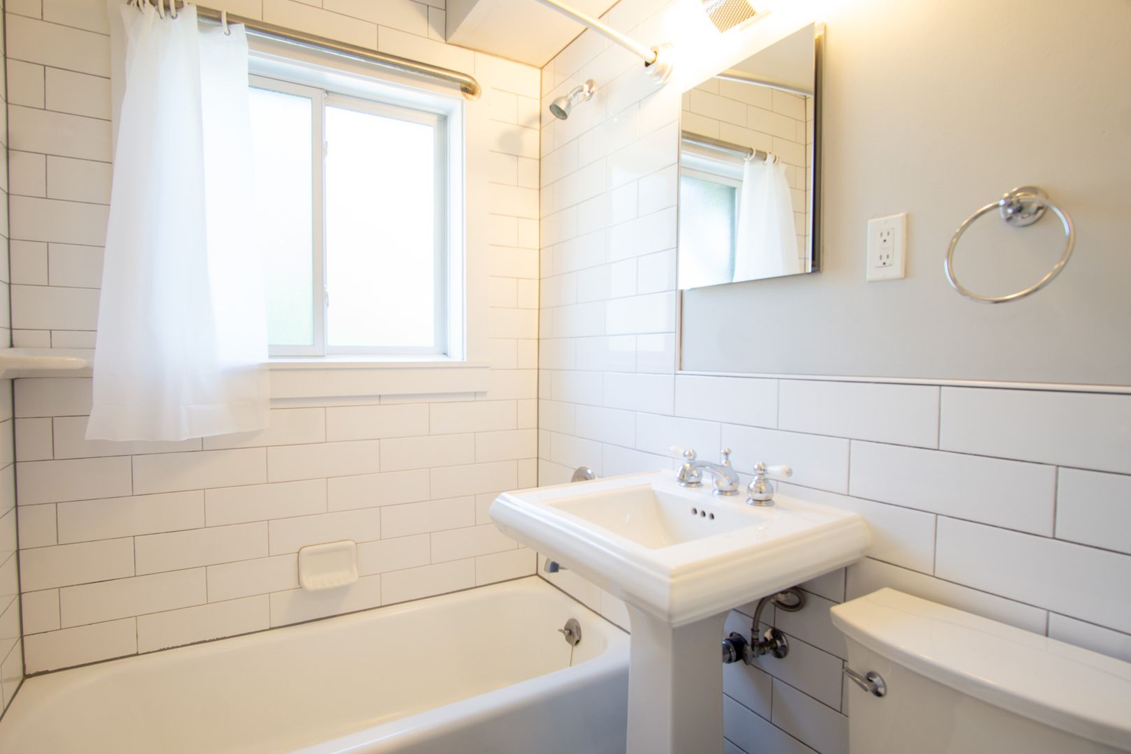 Mid-Century-Nicely Renovated 1 Bdr + Pet friendly! 10 of 12