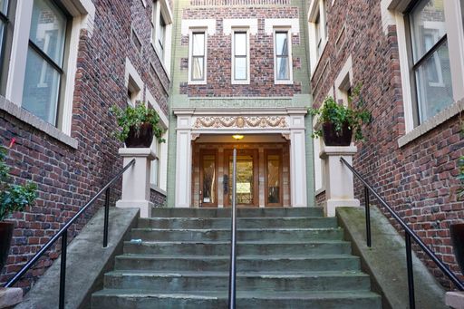 Great NW Studio Close to Providence Park Ready Now! – photo 1