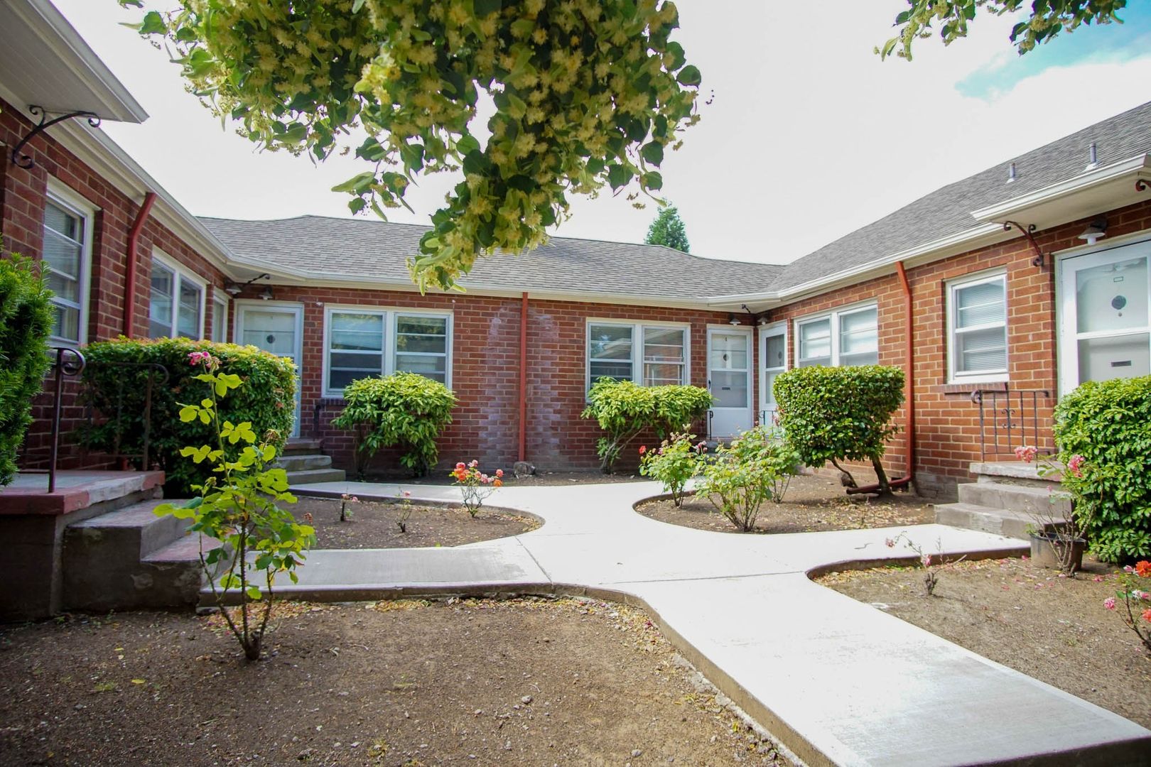 Portland Apartment: 1632 NE Prescott St #4