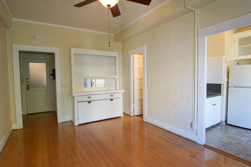 Gracious 5th Floor Studio Right Downtown w/ Classic Features! – photo 1