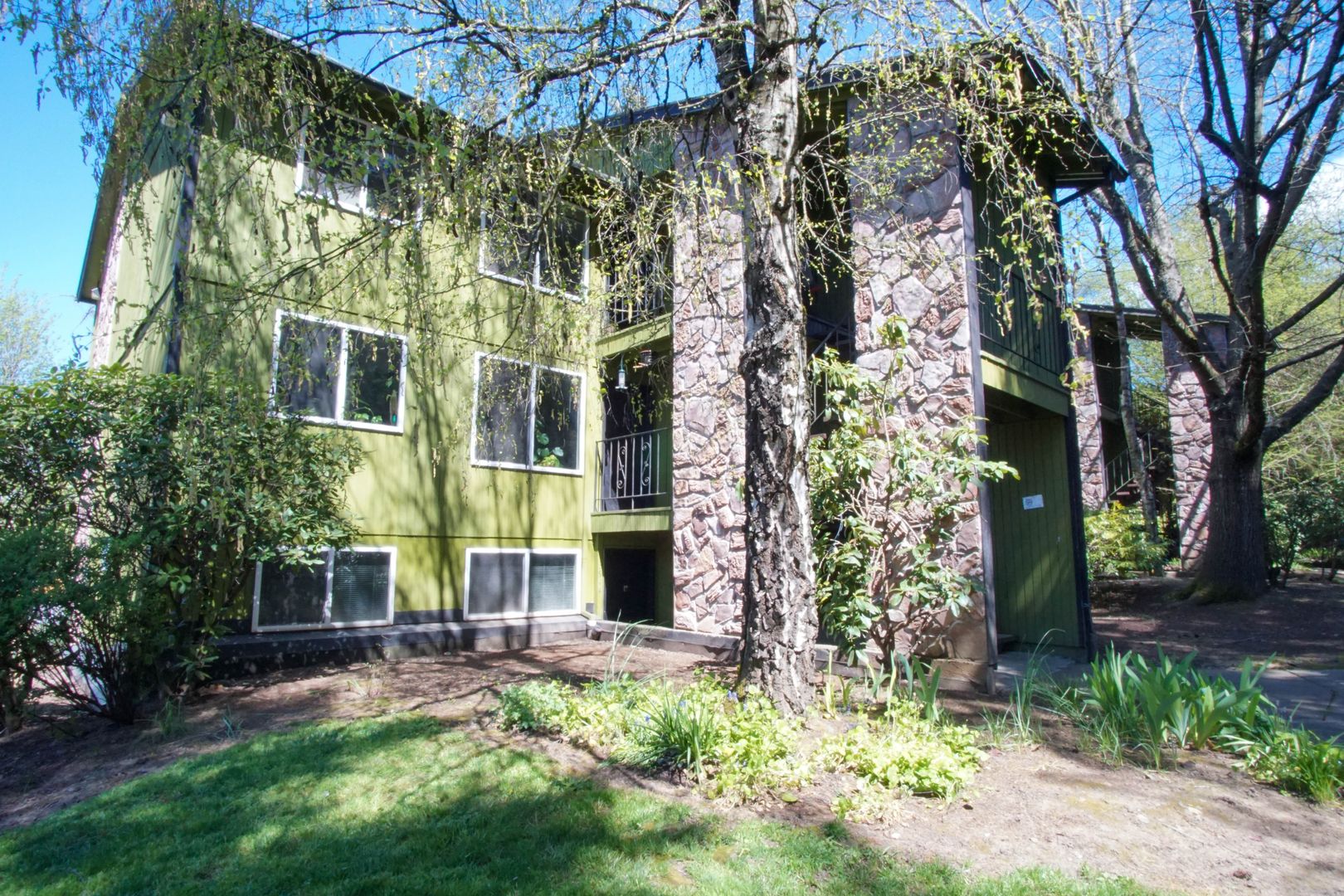 Portland Apartment: 3944 SW Multnomah Blvd