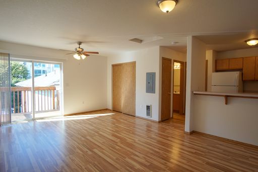 Bustling SE Division: 2nd Floor Studio w/Balcony + Parking Ready Now! – photo 1