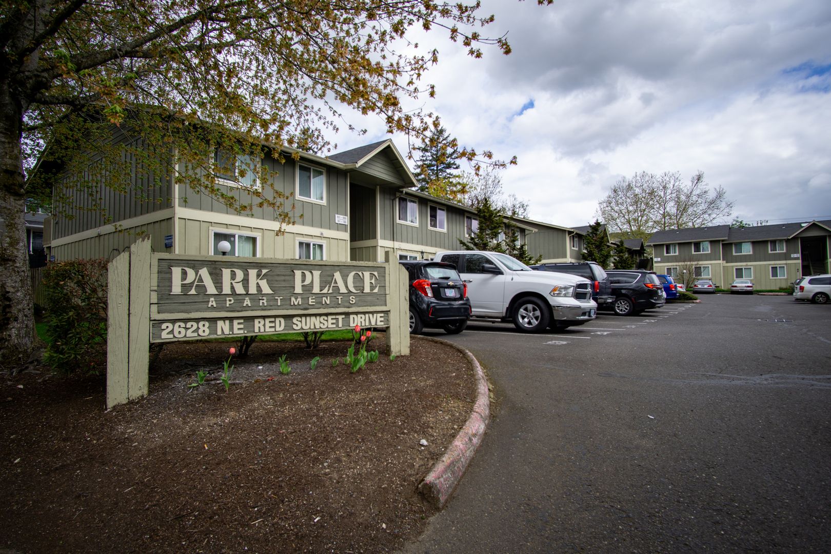Gresham Apartment: 2628 NE Red Sunset Dr