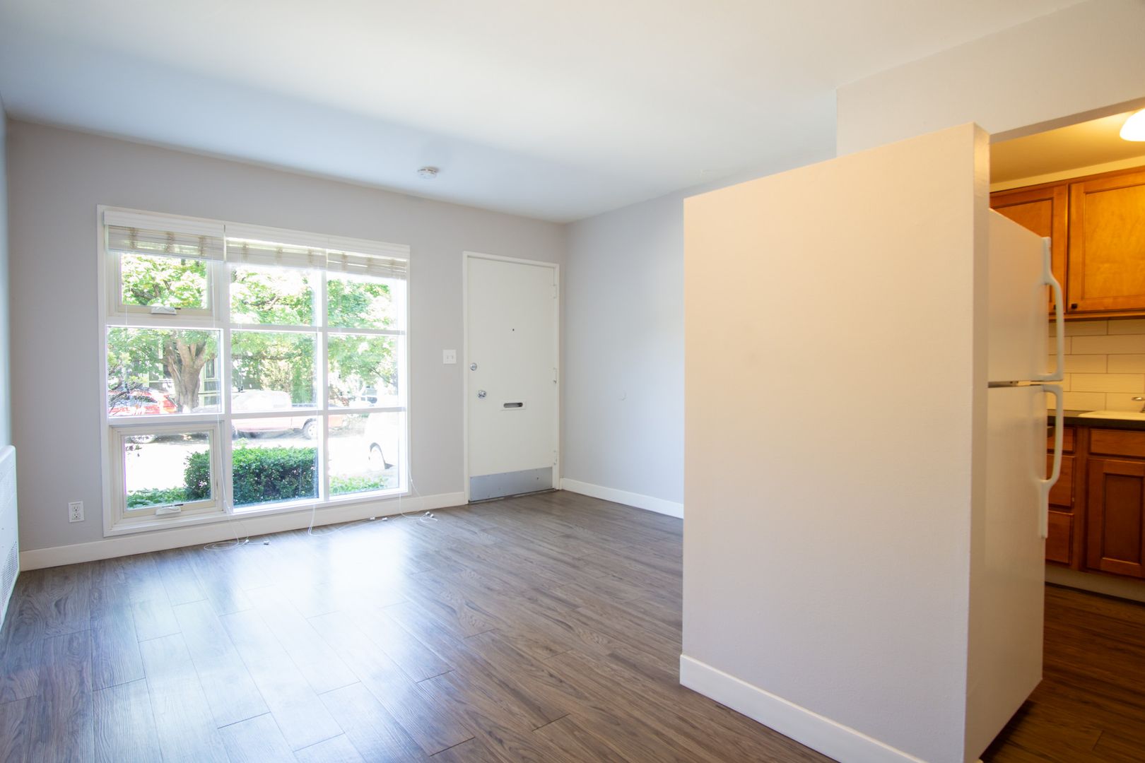Mid-Century-Nicely Renovated 1 Bdr + Pet friendly! 5 of 12