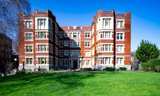 Stunning 3rd Floor 1 Bedroom Available in Historic 1912 Building with Its Own PARK!! – photo 1