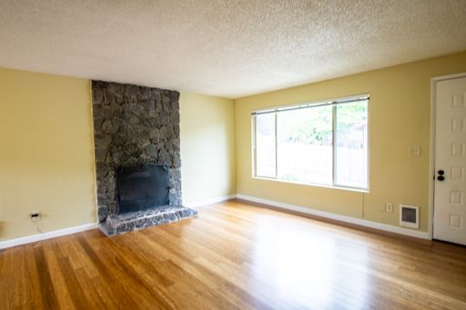 Contemporary 2Bdr Flat w/ DW, W/D, & Parking! – photo 1