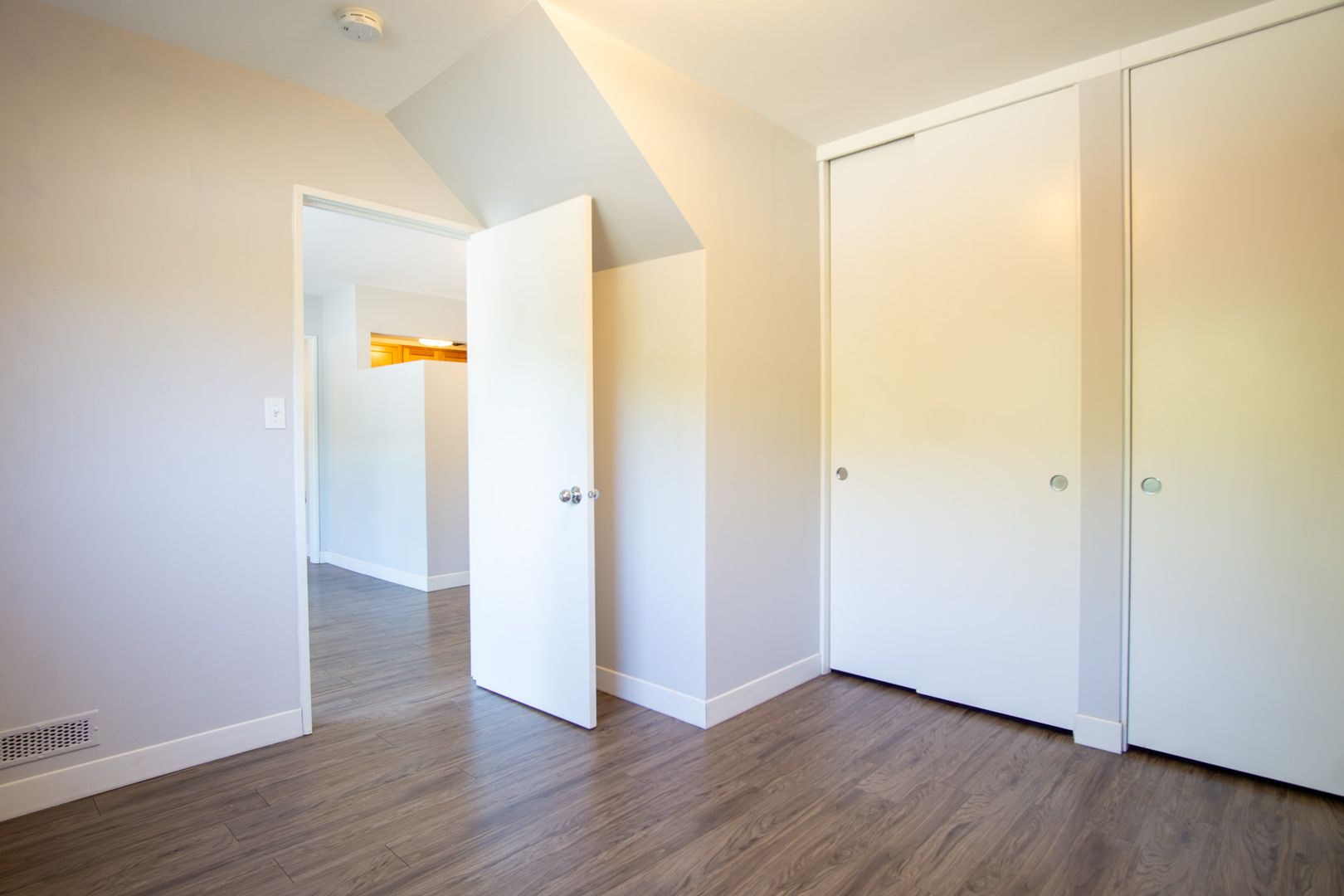 Mid-Century-Nicely Renovated 1 Bdr + Pet friendly! 8 of 12