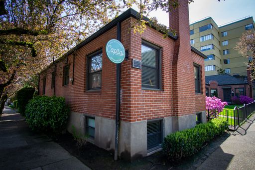 Just in Time for Fall! Great Nob Hill 1-Bed in Boutique Courtyard Building! – photo 1