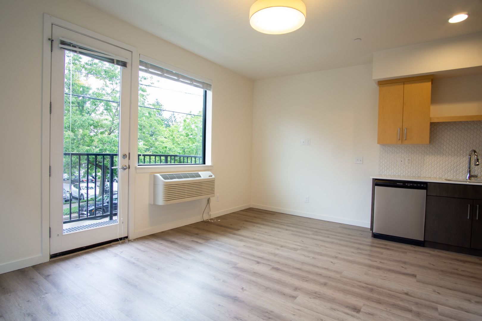 Portland Apartment: 6015 S Virginia Ave #208