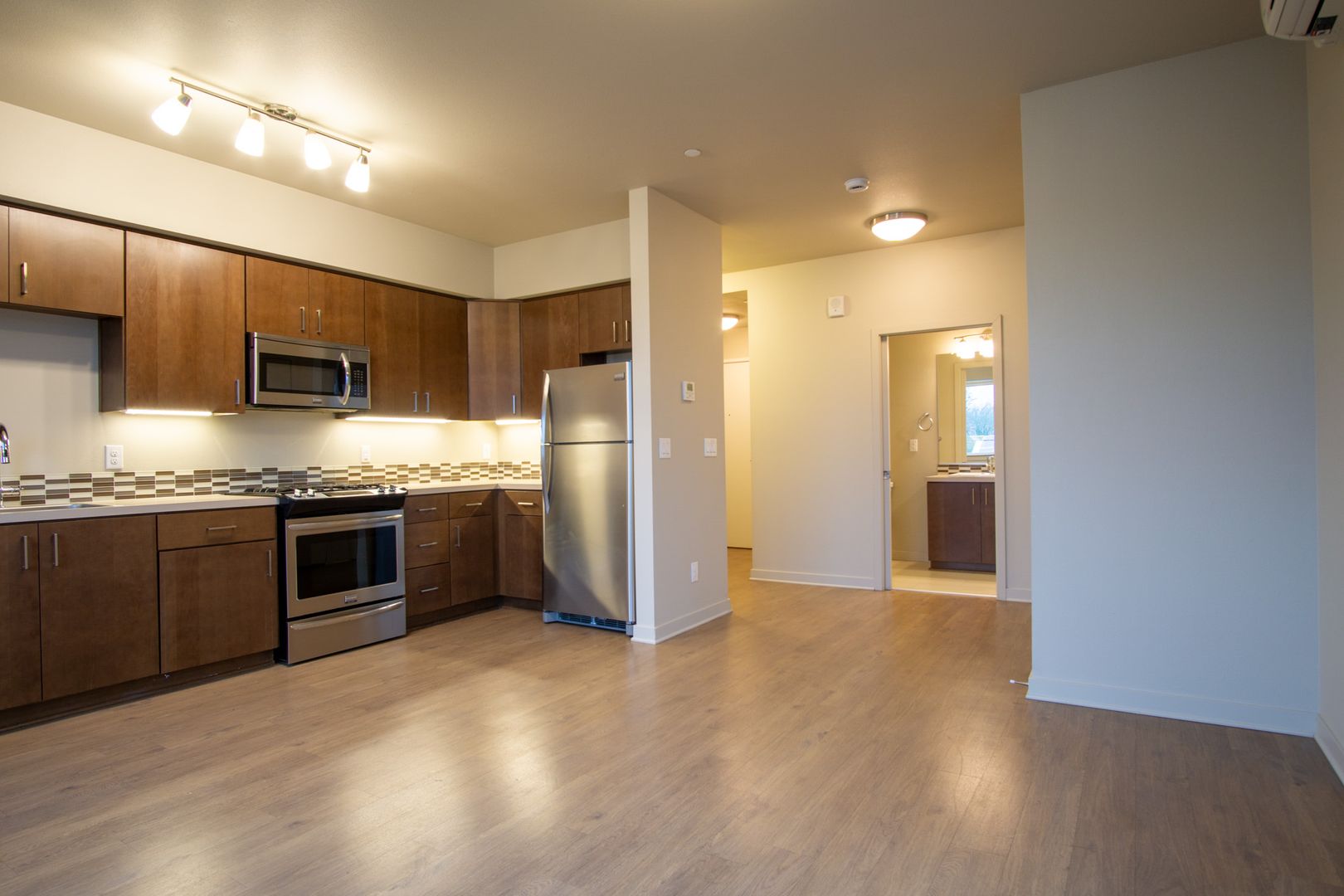 Portland Apartment: 2250 NE Glisan St #304