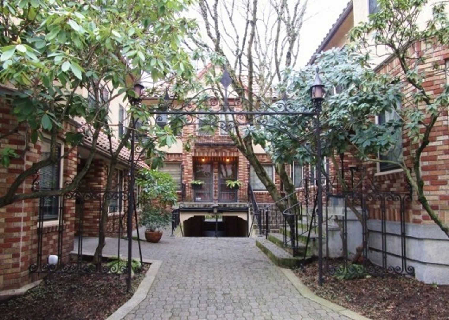 Portland Apartment: 912 SW Vista Ave #213